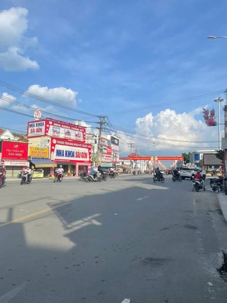 Mặt tiền vòng xoay Ngã 5 Bến Lức - Vị trí đắc địa, giá tốt