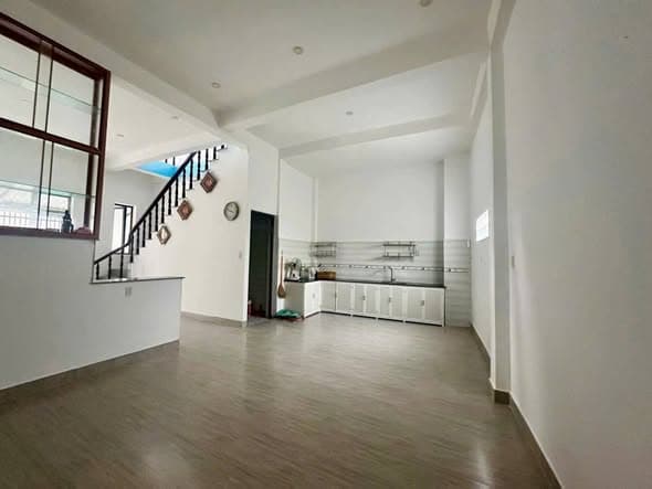 Bán Gấp Nhà 1 Trệt 1 Lầu Hẻm Chợ Đêm, Phường 1, TP Tân An, Giá Chỉ 2.1 Tỷ