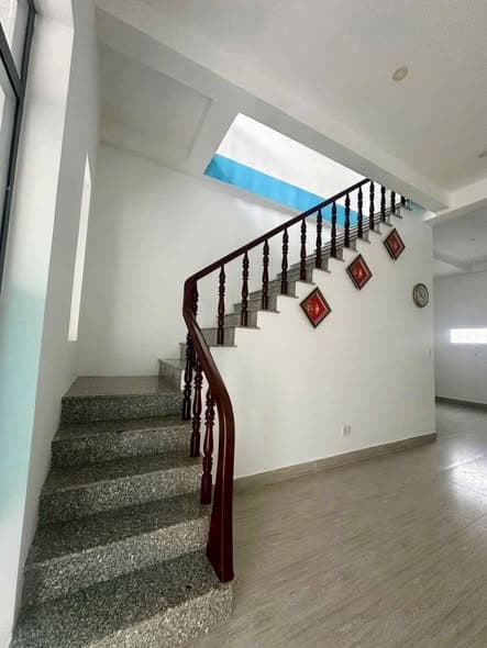 Bán Gấp Nhà 1 Trệt 1 Lầu Hẻm Chợ Đêm, Phường 1, TP Tân An, Giá Chỉ 2.1 Tỷ